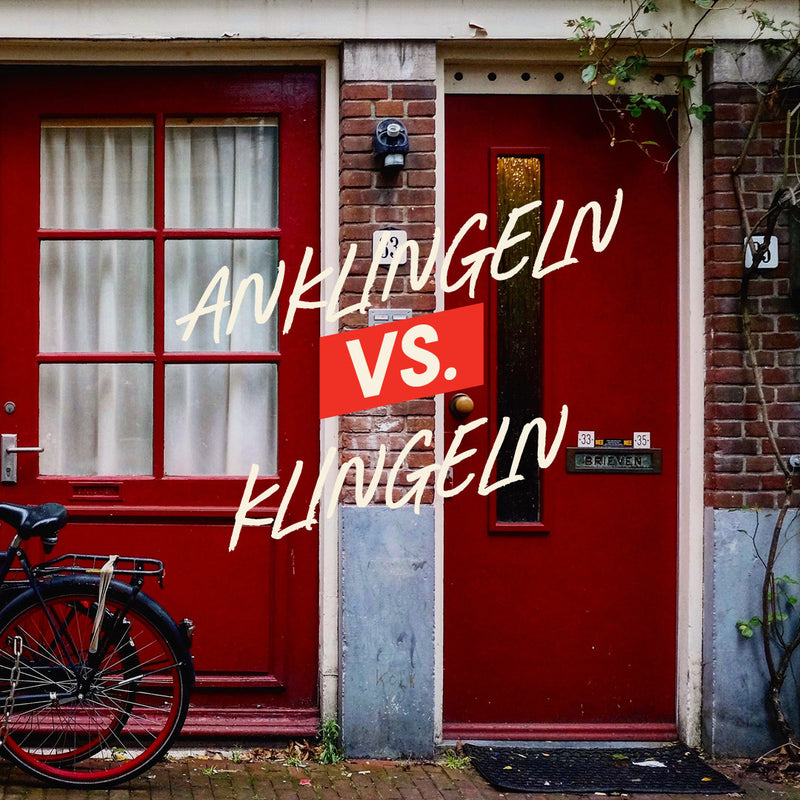Two red doors with text 'ANKLINGELN VS. KLINGELN' and a bicycle in front.