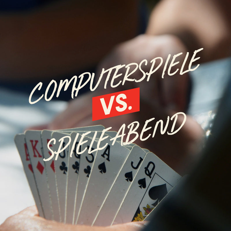 Playing cards held by a person with text 'COMPUTERSPIELE VS. SPIELE ABEND' overlayed.